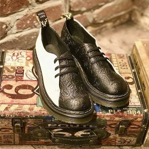 کفش فیوچر نصفه نیمه گل سفید مشکی